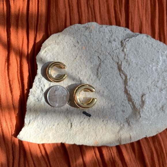 2 Gold Chunky Ear cuffs - Picture 11 of 15